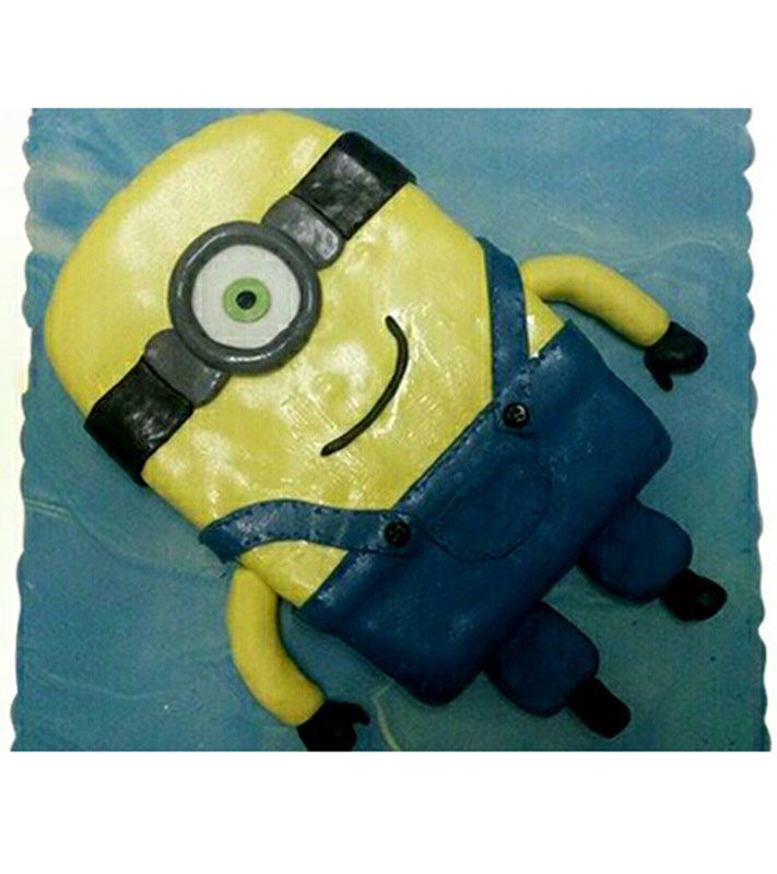 Τούρτα minions με ζαχαρόπαστα Τούρτα από ζαχαρόπαστα minions