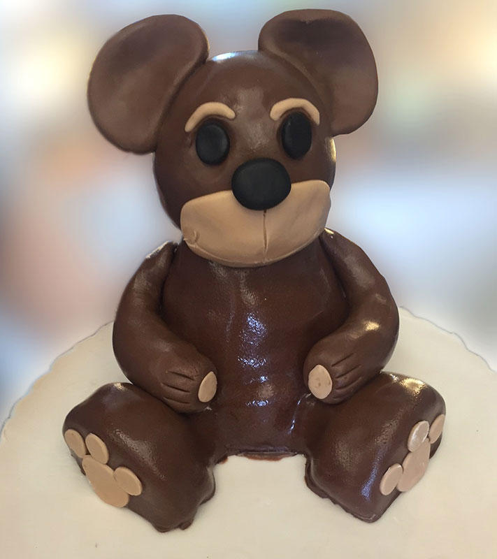 Τούρτα teddy bear με ζαχαρόπαστα Catering Γεροντόπουλος στη Σίφνο - Τούρτα για παιδικό πάρτυ σε σχήμα αρκούδου